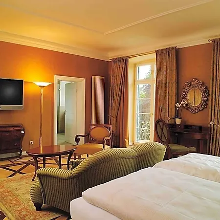 Schloss Neutrauchburg 4*