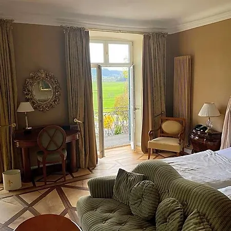 Hotel Schloss Neutrauchburg 4*