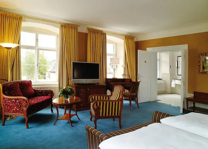 Schloss Neutrauchburg Отель 4*