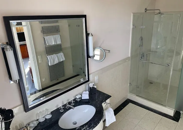 Отель Schloss Neutrauchburg